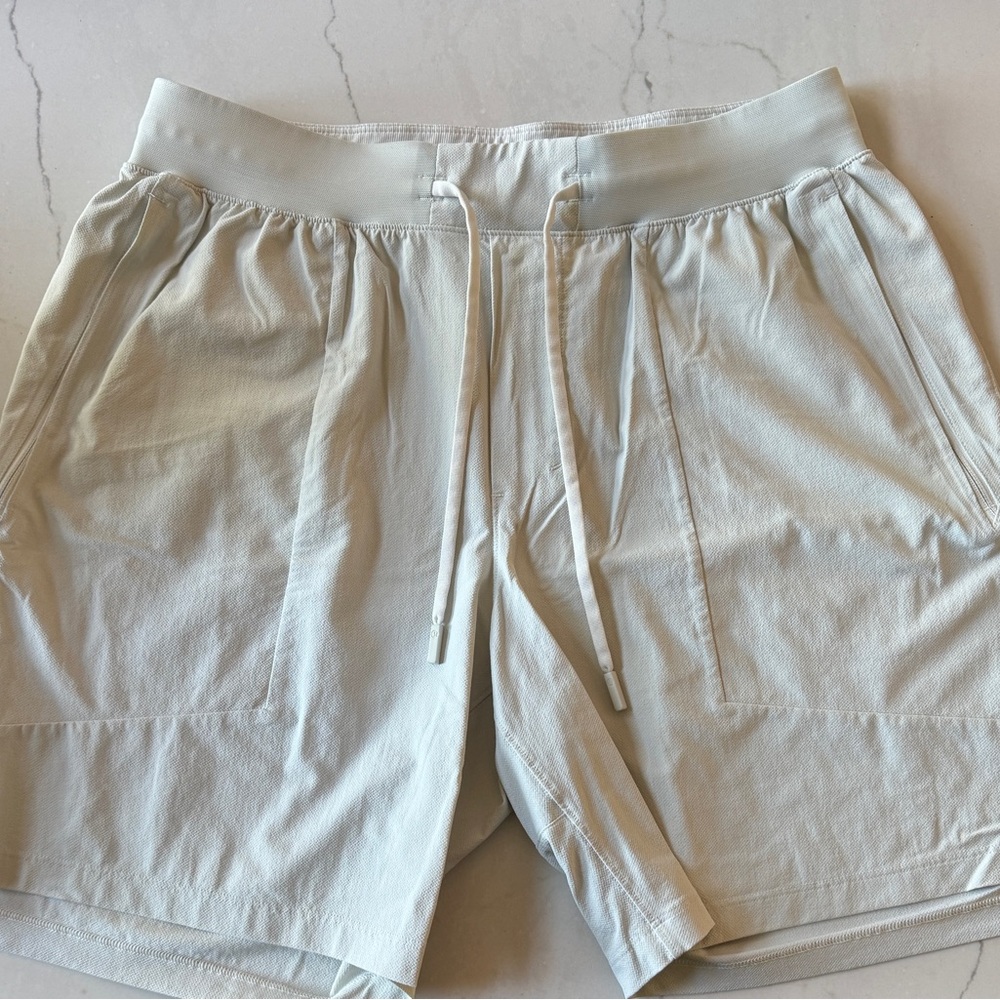 Lululemon Men’s License To Train Linerless Shorts 7” Inseam M Medium